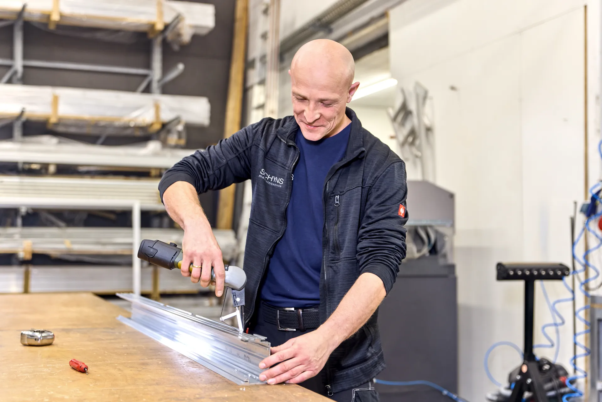 An employee in production at Schyns